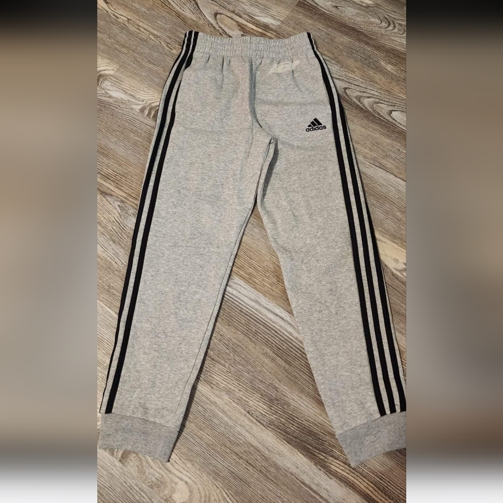 Boys adidas 10/12 new cond